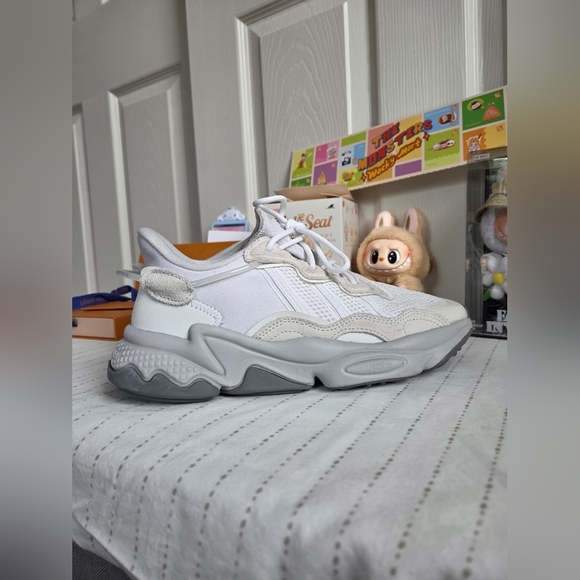 adidas Ozweego 'White Grey' | Big Kids 5.5 (Women’s 6.5) | 2023 Release - Picture 4 of 7